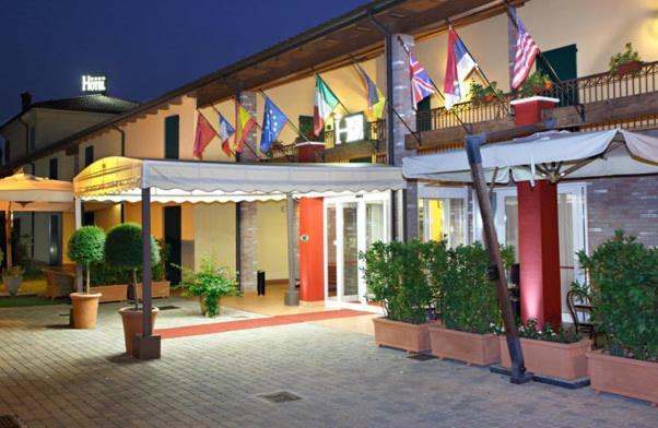 Hotel Gabarda คาร์ปิ ภายนอก รูปภาพ