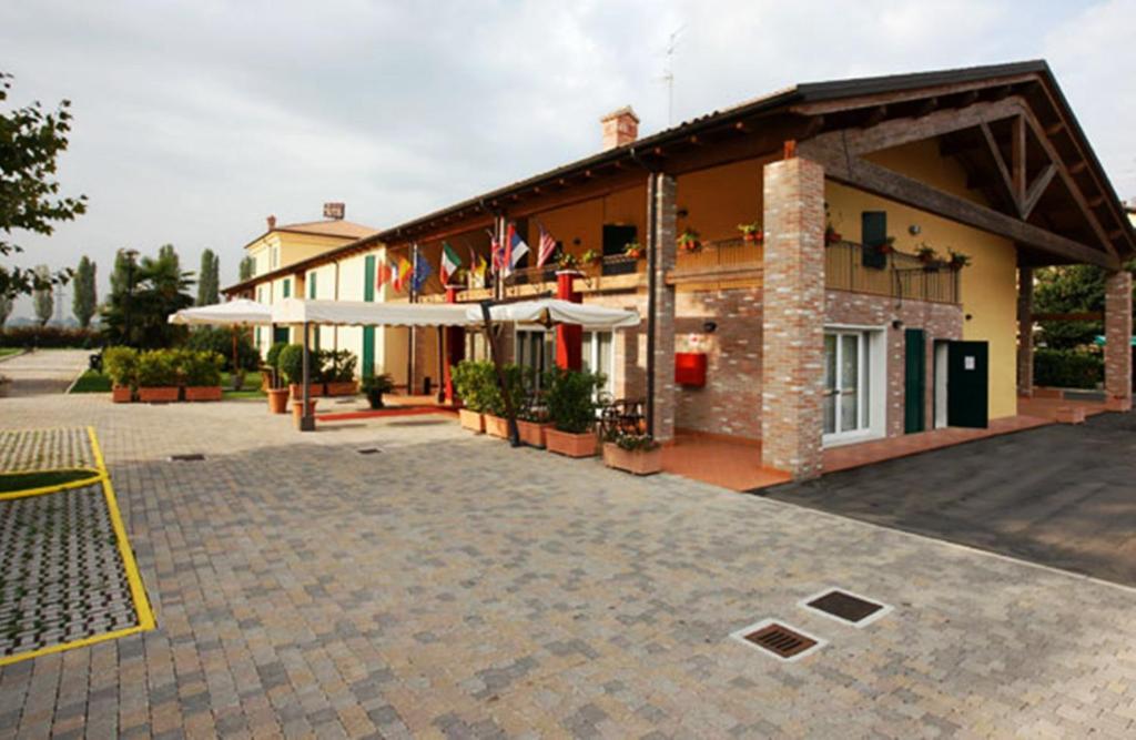 Hotel Gabarda คาร์ปิ ภายนอก รูปภาพ