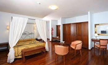 Hotel Gabarda คาร์ปิ ภายนอก รูปภาพ